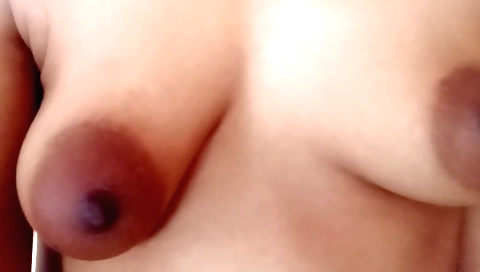 Solo female masturbates her pussy on the bed and does it well