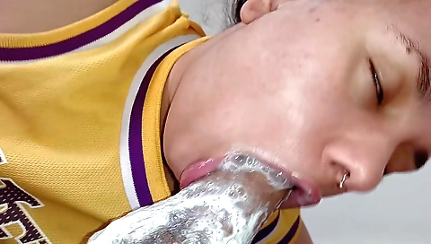 Indian babe with a hairy body gets her face covered