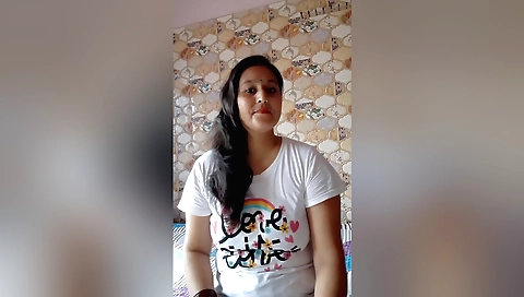 Cute brunette in amateur porn video making love herself