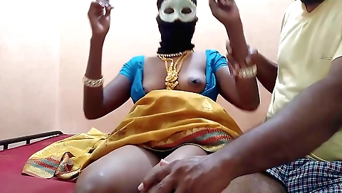 Indian slut with a big ass takes off her clothes and sucks