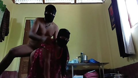 Amateur big ass brunette is horny and horny when someone comes home