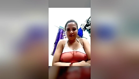 Bhabhi shows her naked body in her homemade solo video