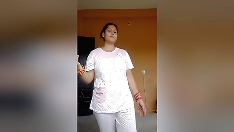 Amateur hotwife does solo female sex to get tired at last