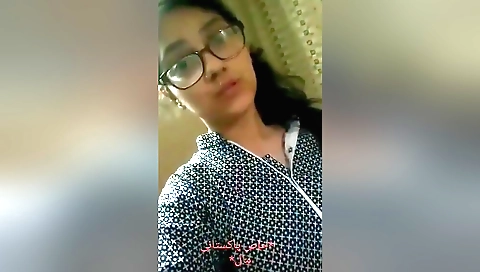 Gorgeous amateur brunette playing with her beautiful titty