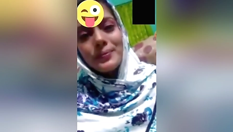 Amateur teen shows her beautiful body on the web cam